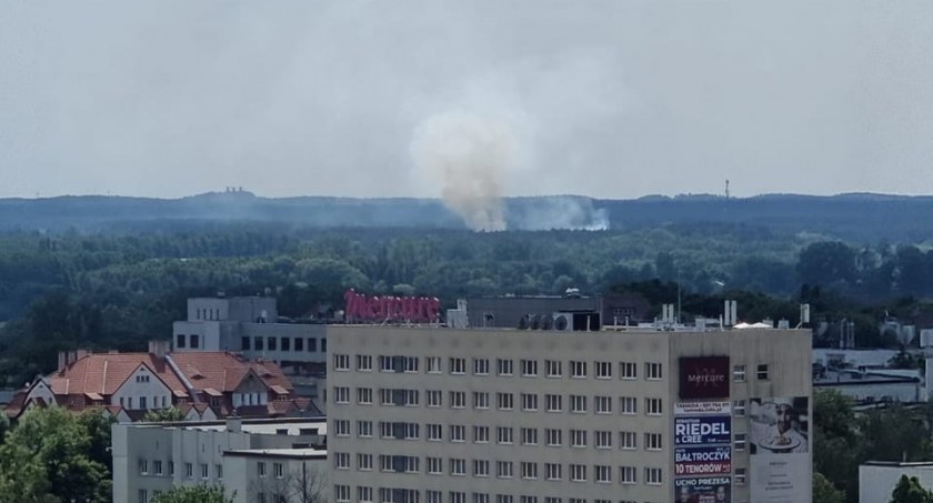 Pożar pod Toruniem. Dym widoczny z kilkudziesięciu kilometrów