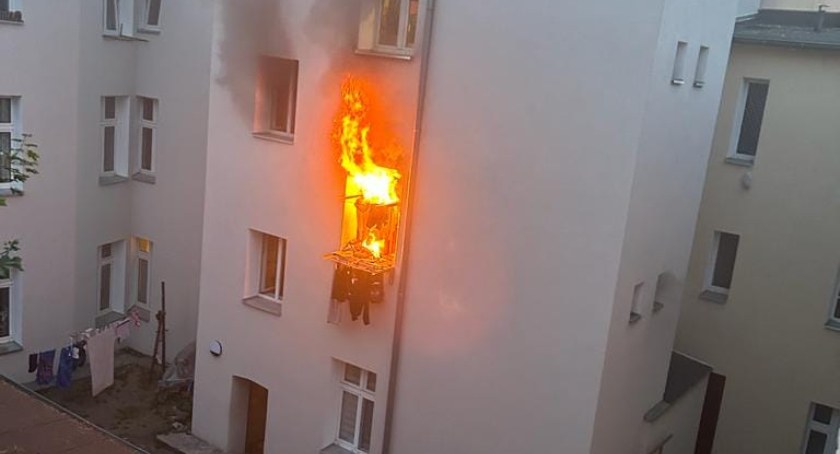 Groźny pożar w Toruniu. Ewakuacja mieszkańców kamienicy