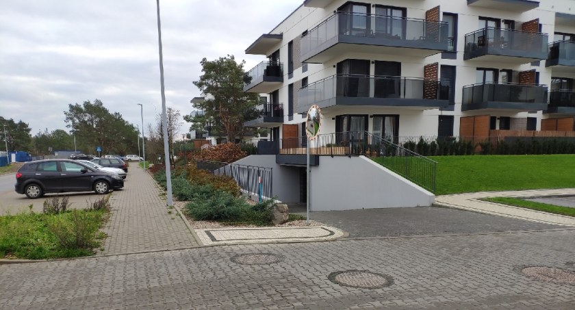 Ostrzeżenie dla mieszkańców Torunia! Podejrzana para grasuje na osiedlach