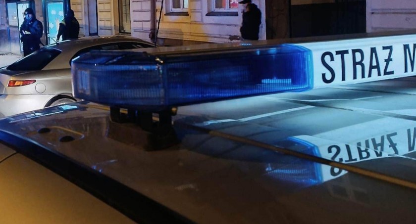 Dziewczynki uciekły w nocy z domu w Toruniu. Jedna była bez obuwia