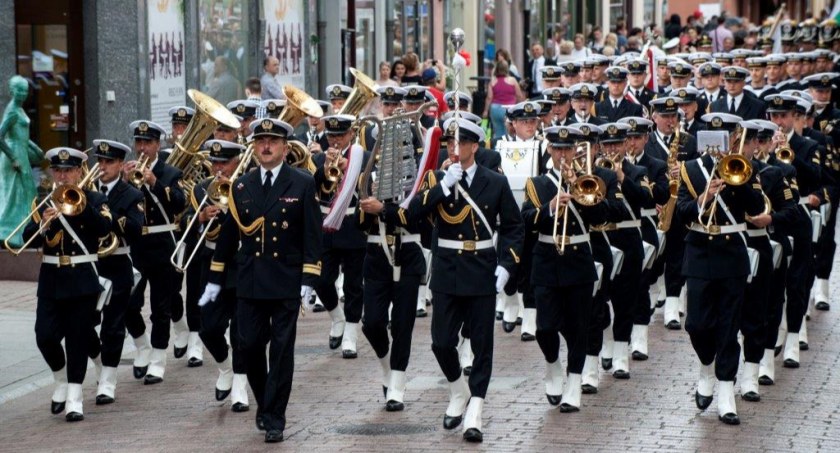 Wielka parada przejdzie przez Toruń. Wezmą w niej udział przedstawiciele 77 miast