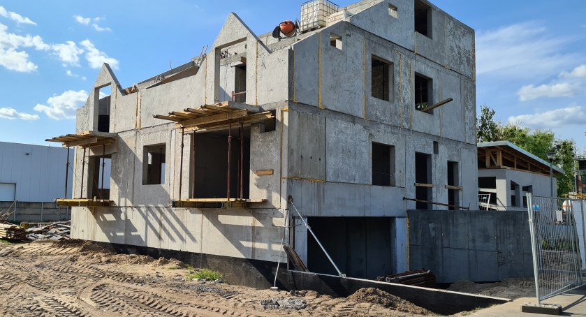 Firma Urbański buduje ośrodek dla strażaków. Powstaje w ekspresowym tempie