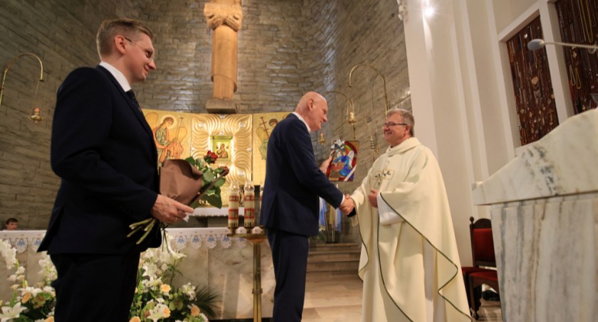 Znany proboszcz odchodzi z kościoła w Toruniu. Pożegnał go nawet prezydent