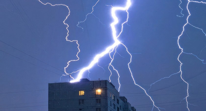 Chłodny front, burze i intensywne opady deszczu. Alert pogodowy dla Torunia