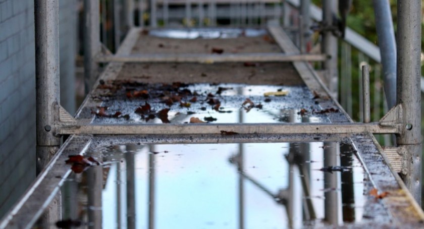 Śmiertelny wypadek przy pracy pod Toruniem. Mężczyzna spadł z wysokości