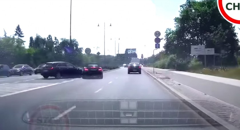Stop Cham w Toruniu. Czy kierowca wymusił pierwszeństwo? [WIDEO]