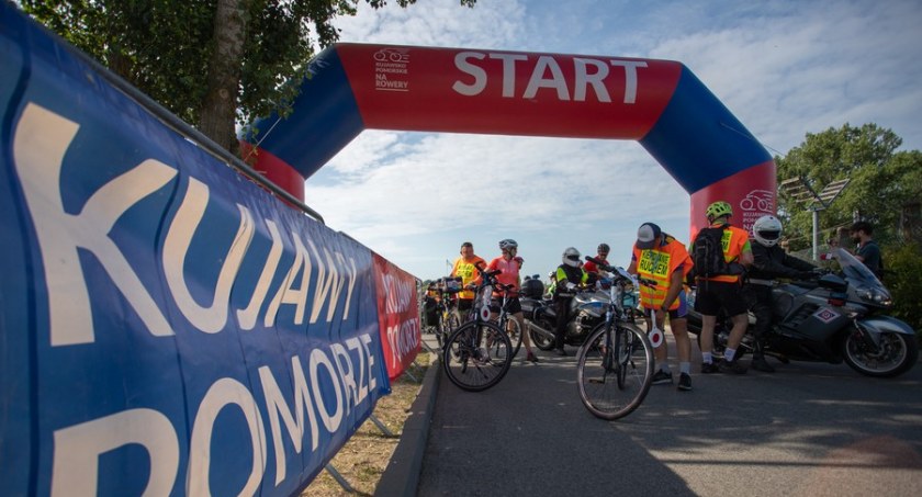 Wystartowała sztafeta rowerowa szlakiem św. Jakuba