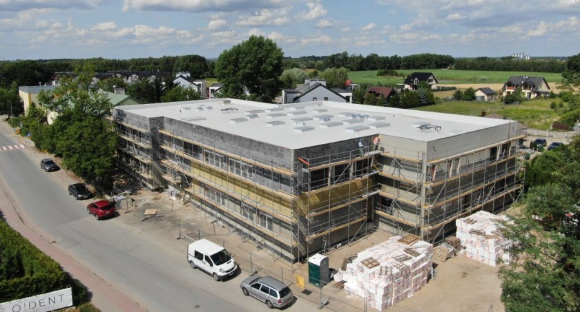 Trwa rozbudowa szkoły pod Toruniem. Kosztuje ponad 12 milionów zł