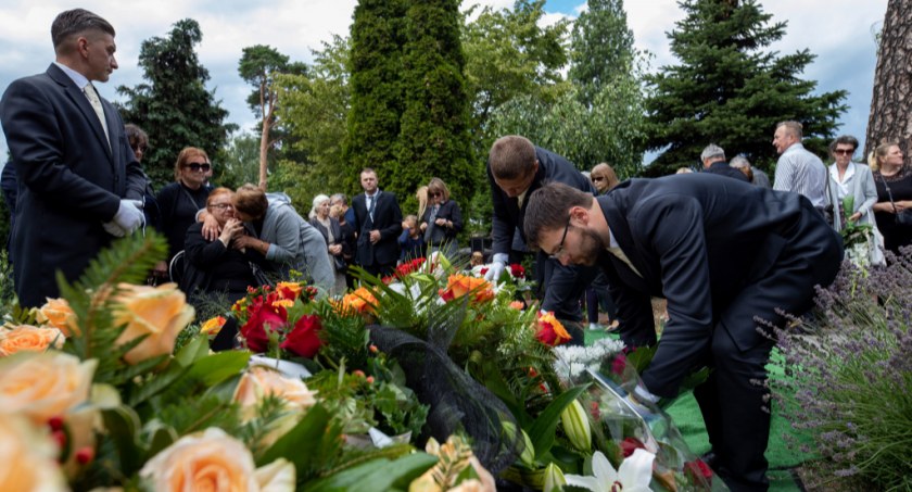Toruń pożegnał wybitnego nauczyciela. Tłumy na pogrzebie [FOTO]