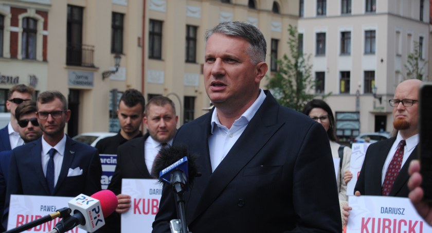 Były poseł PiS „jedynką” Konfederacji w Toruniu. Zastąpił brata Sławomira Mentzena