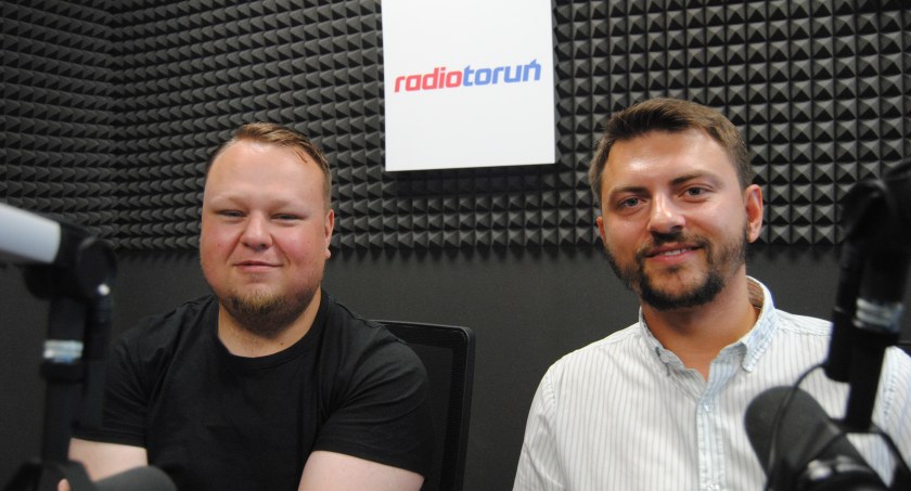 Sebastian Podkański - oto człowiek, który propaguje kulturę w bibliotece pod Toruniem