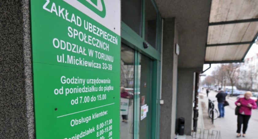 Najstarsza emerytka w województwie mieszka w Toruniu! Otrzymuje świadczenie honorowe