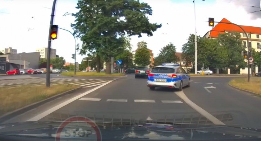 Stop Cham. Tak policja łamie przepisy w Toruniu [WIDEO]