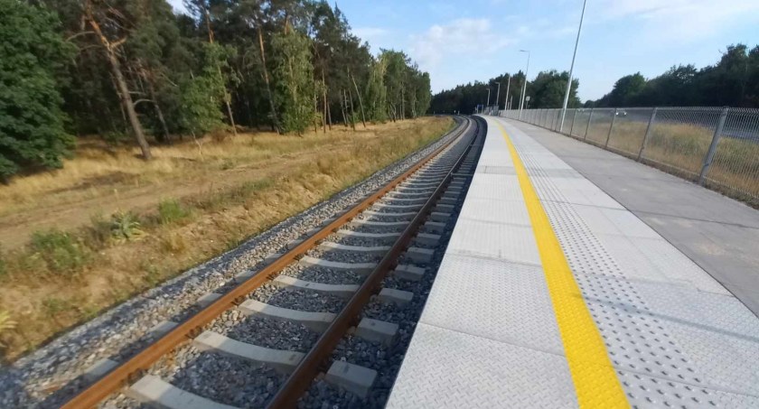 Nowy przystanek rozpoczyna działalność w Toruniu. Dojście do niego to udręka