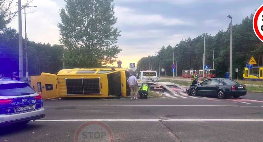 Stop Cham. Groźny wypadek na rondzie w Toruniu [WIDEO]