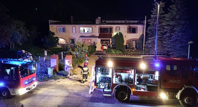 Pożar w domku jednorodzinnym w Toruniu. Ogień pojawił się w garderobie