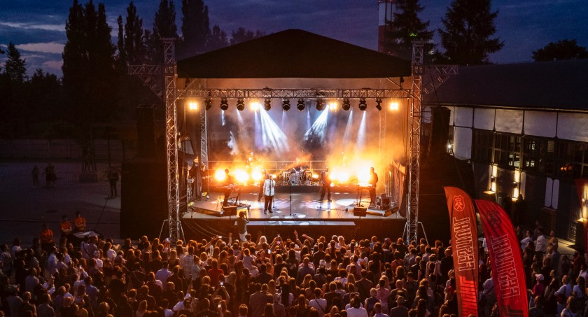 Gwiazdor zaśpiewa dla mieszkańców Torunia. Wstęp na koncert jest bezpłatny