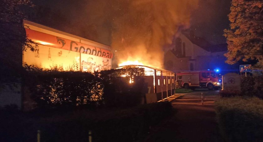 Akcja strażaków w Toruniu. Mieszkańców zaniepokoił potężny huk