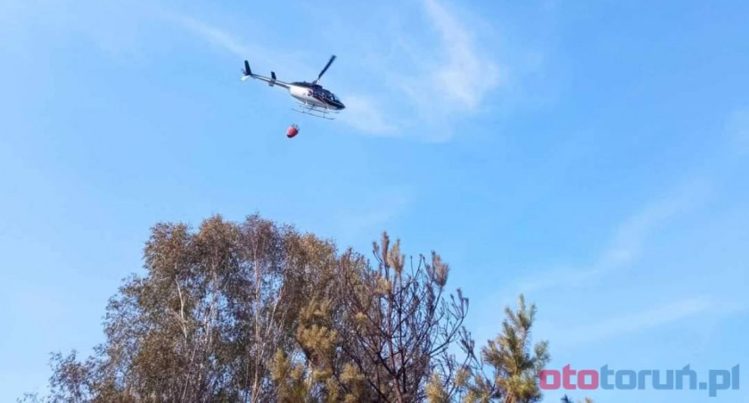 Duży pożar w Toruniu. Z ogniem walczyło 20 zastępów, śmigłowiec oraz Dromader