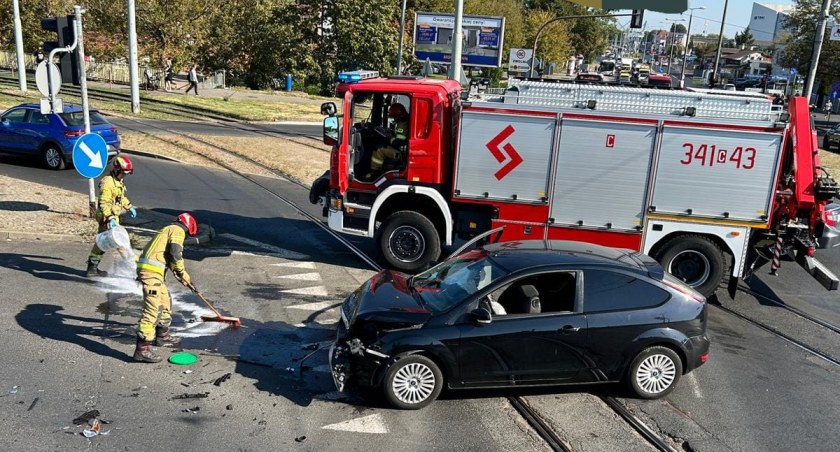 Poważny wypadek w Toruniu. Dwie osoby zostały ranne