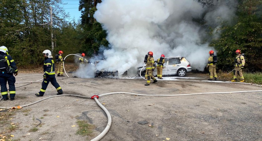 Kłęby dymu na trasie Toruń - Bydgoszcz. Zapaliły się dwa samochody