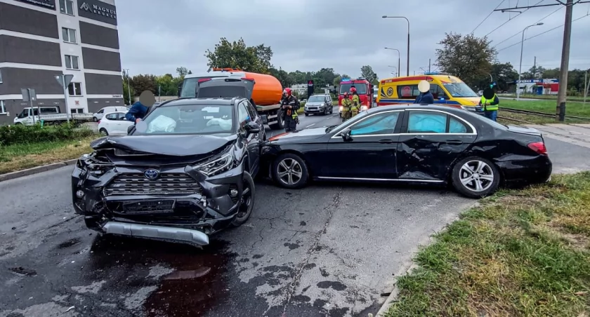 Poważny wypadek w Toruniu. Samochód sam nadał sygnał SOS