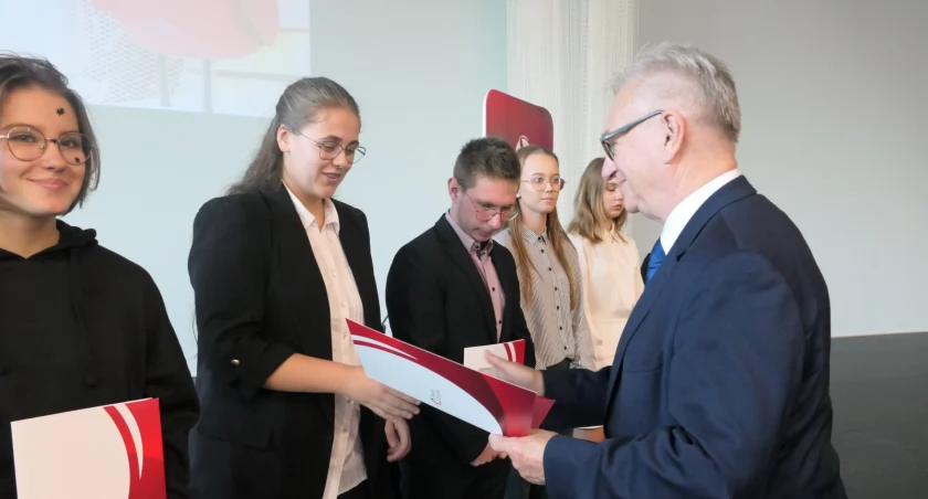 Oto najzdolniejsi uczniowie z powiatu toruńskiego