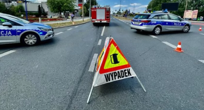 Trzy auta zderzyły się na trasie Toruń - Inowrocław. Jeden pas zablokowany