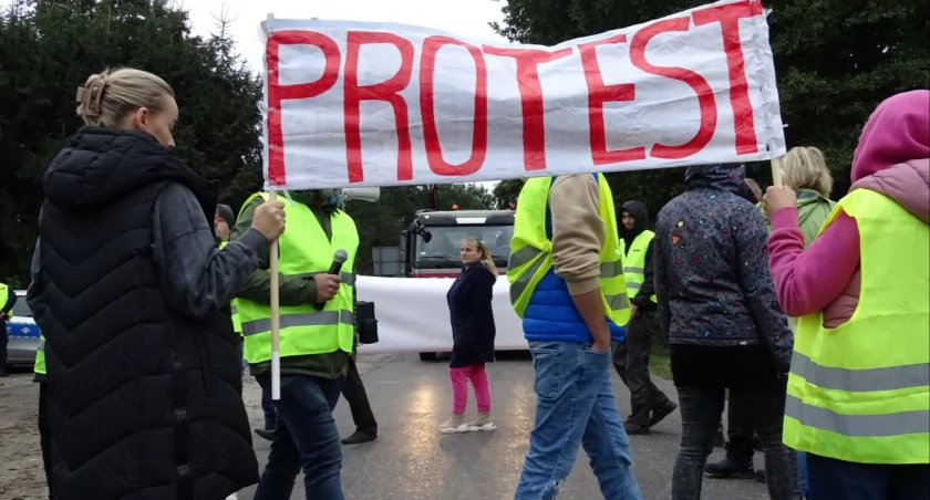 Blokada drogi pod Toruniem. Protest z udziałem ok. 200 osób
