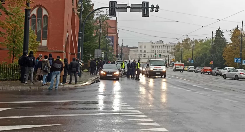 Huk i zatrzymania w centrum Torunia. Służby działały na oczach przerażonych mieszkańców