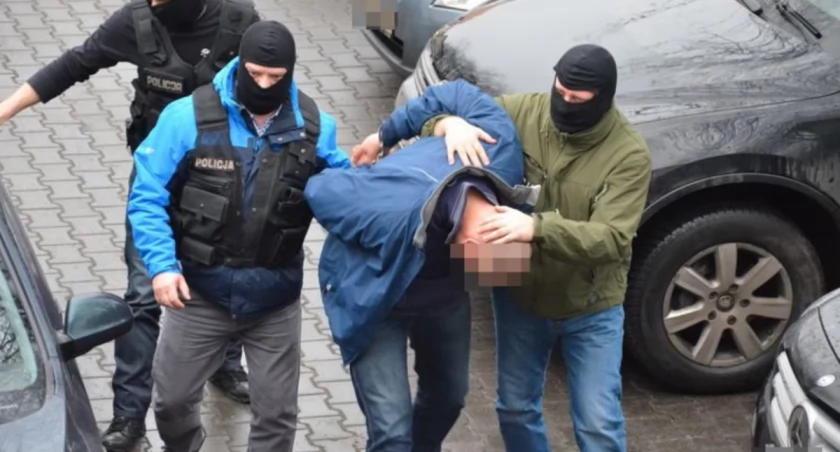 Nalot na mieszkania pary młodych ludzi w Toruniu. Zlikwidowano ich „biznes” 