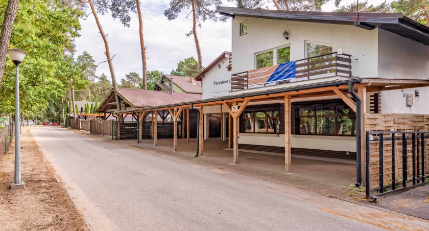 Bar nad popularnym jeziorem na sprzedaż. To miejsce zna każdy plażowicz