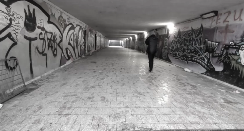 Napad w „tunelu strachu” w Toruniu. 42-latek zaatakował seniora