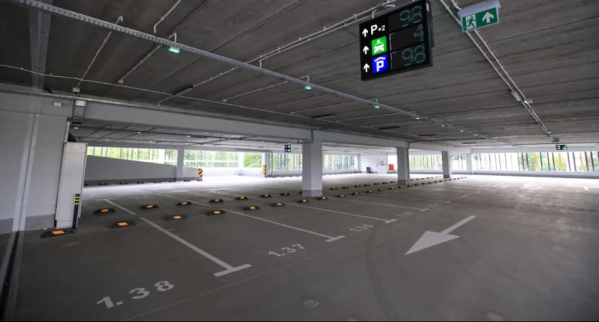 Dwa wielkie parkingi zostały otwarte w Toruniu. Jest taniej niż w strefie parkowania