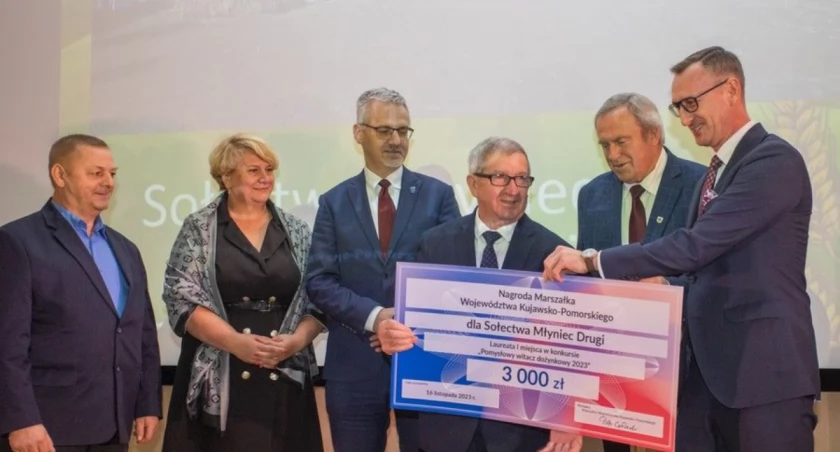 Sołectwo malutkiej wsi pod Toruniem wyróżnione za najładniejszy witacz dożynkowy
