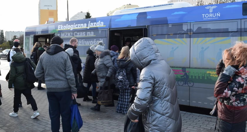 To najdłuższa linia autobusowa w Toruniu. Przejazd trwa blisko godzinę
