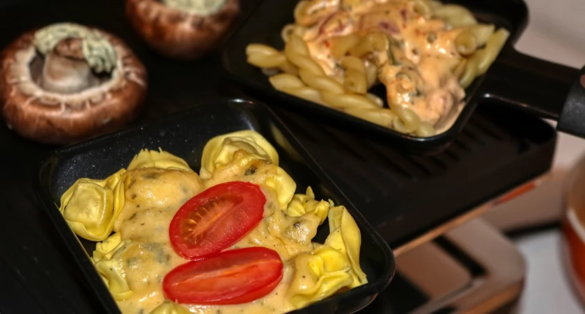 Grill raclette w restauracji  - jak zaskoczyć i zachwycić gości?