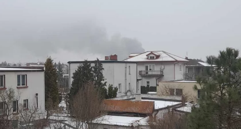 Pożar budynku w Toruniu. Kłęby dymu unosiły się nad miastem