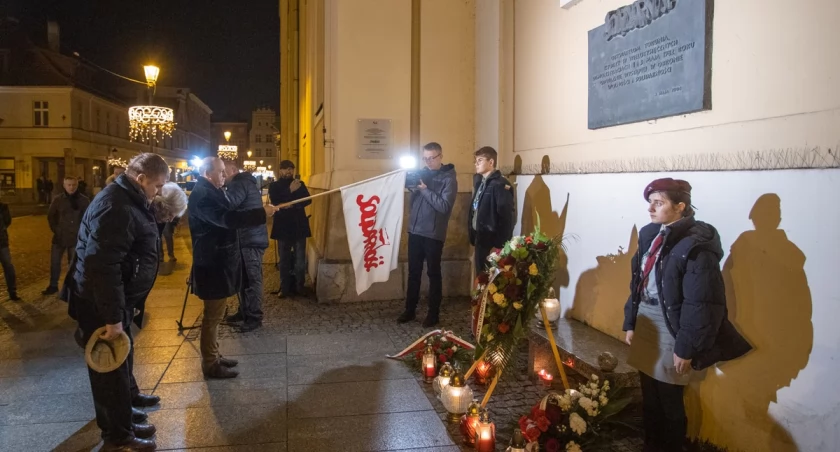 42 lata temu ogłoszono stan wojenny