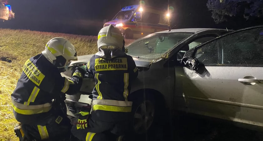Poważny wypadek pod Toruniem. Auto dachowało „na drodze śmierci”