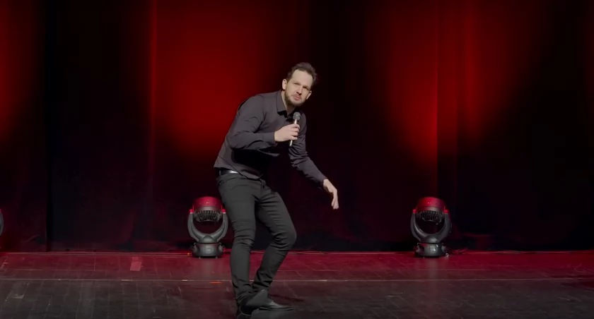 Stand-uper Rafał Pacześ spanikował w Toruniu. Musiał zejść ze sceny