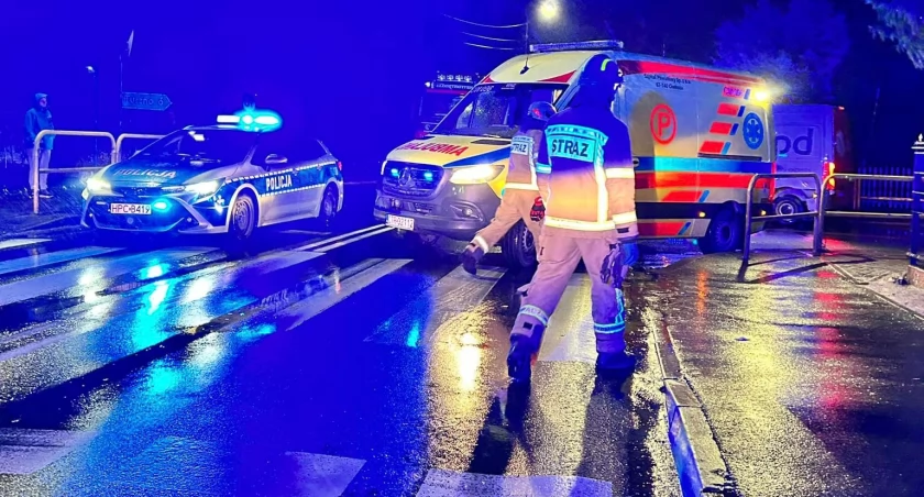 Dramat na pasach pod Toruniem. Młoda kobieta potrąciła seniorkę