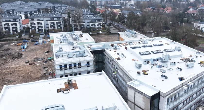 Nowa podstawówka powstaje w Toruniu. Pierwszy budynek jest praktycznie gotowy