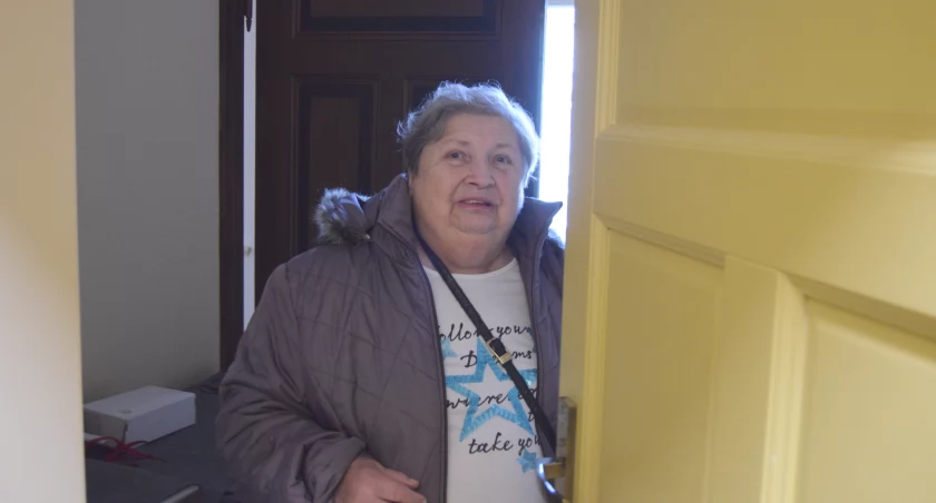 Pani Bogumiła z Torunia mieszkała w piwnicy. Teraz dostała szansę na nowe życie