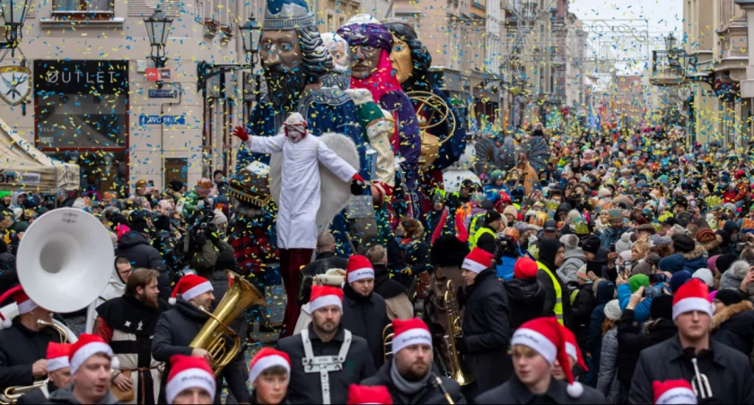 Tłumy na orszaku Trzech Króli i koncercie Viki Gabor w Toruniu