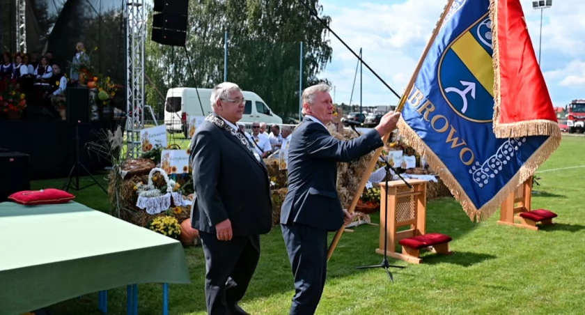 Nowy symbol gminy Obrowo. Przypomina o tradycji, honorze i wierności