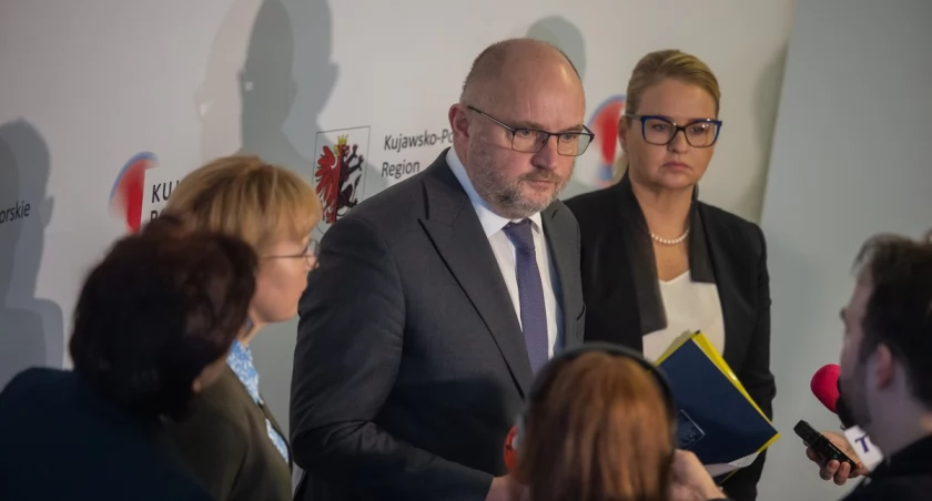 Marszałek organizuje okrągły stół antysmogowy
