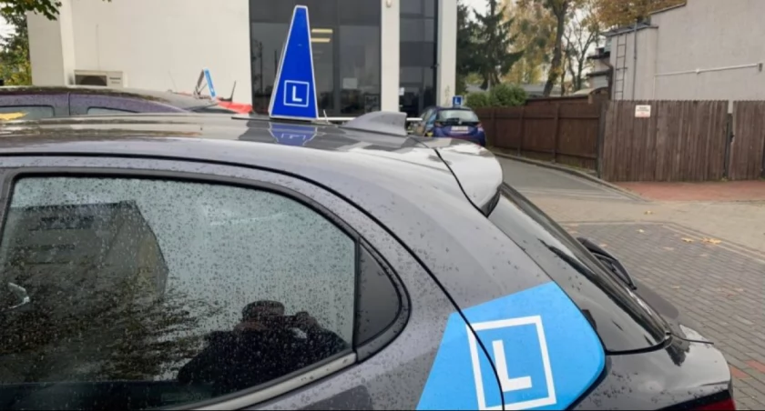 Znana szkoła jazdy kupiła działki w Toruniu za ponad milion złotych