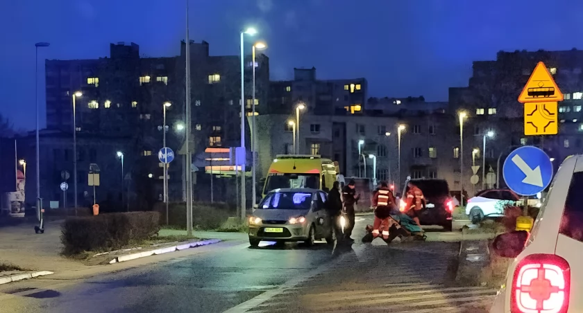  Potrącenie na pasach w Toruniu. Mężczyzna został zabrany do szpitala