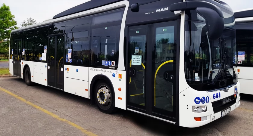 Zmiany w MZK. Autobusy stają na nowym przystanku pod Toruniem